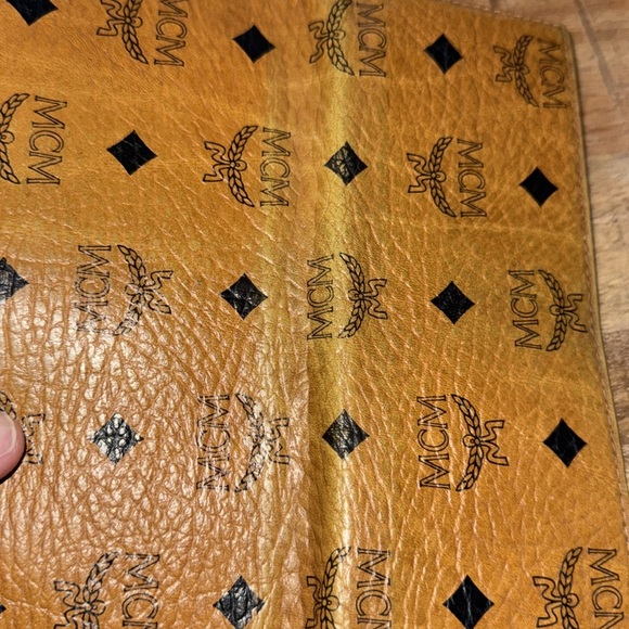Authentic pre loved MCM wallet - Picture 4 of 4